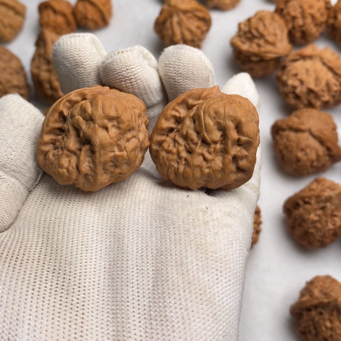 文玩核桃吊坠一根筋