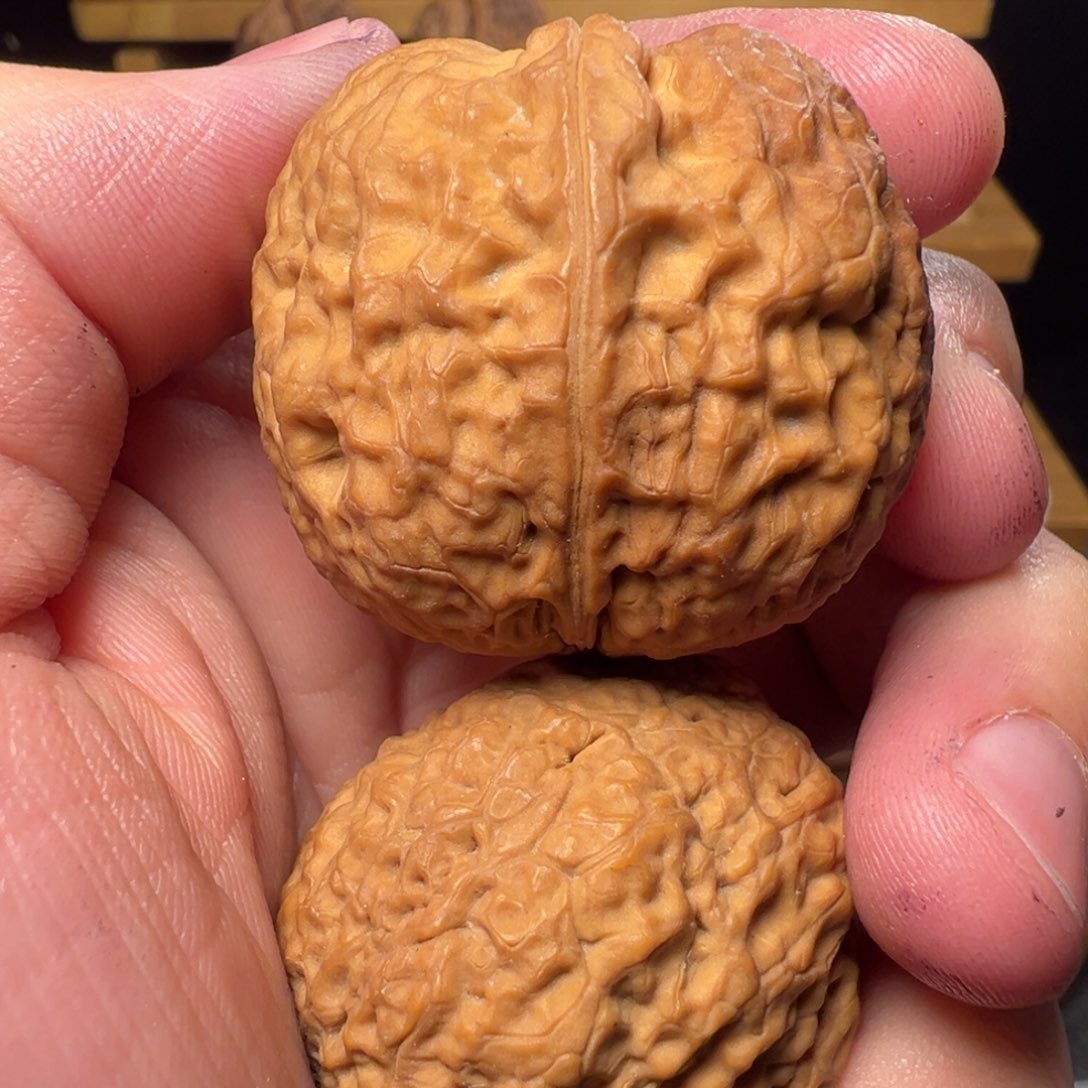 文玩核桃吊坠七彩元宝38mm