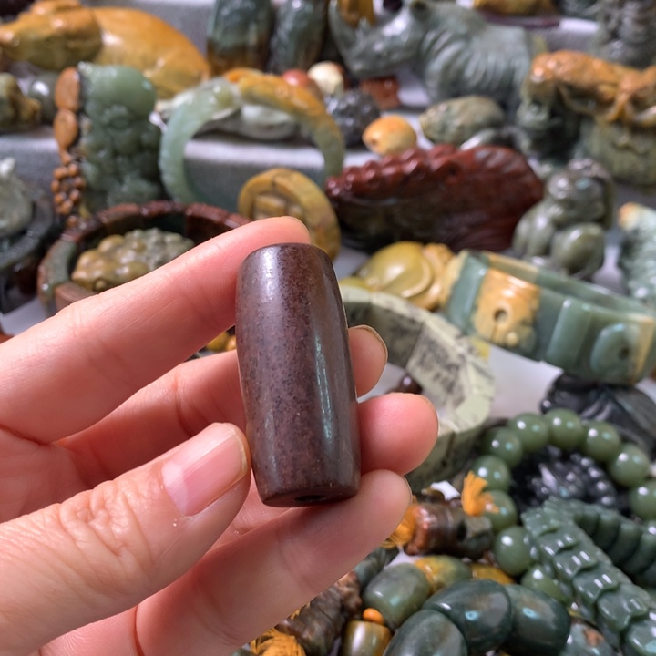 未镶嵌岫岩河磨玉（透闪石质玉）把件