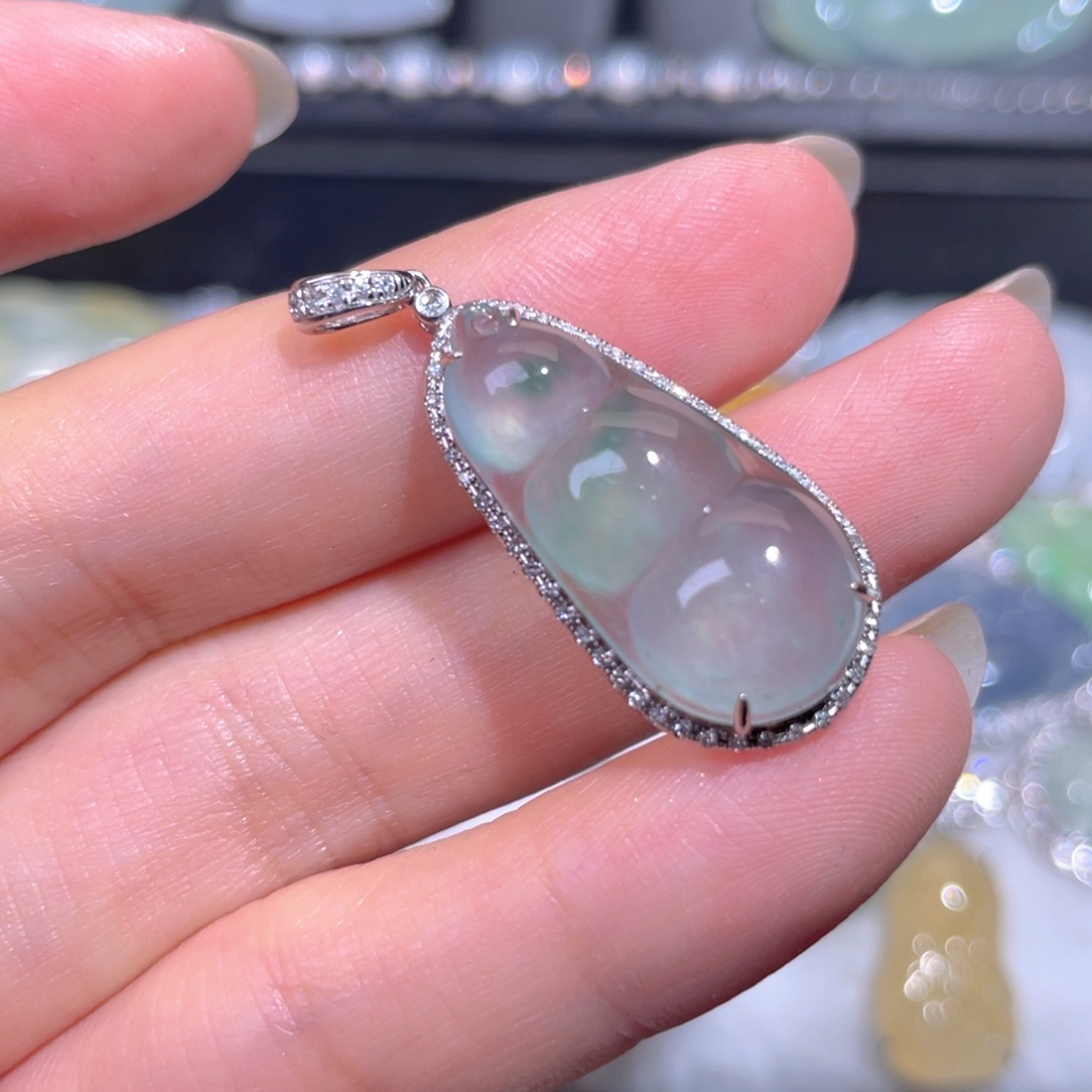 颈饰18K金镶嵌翡翠翡翠