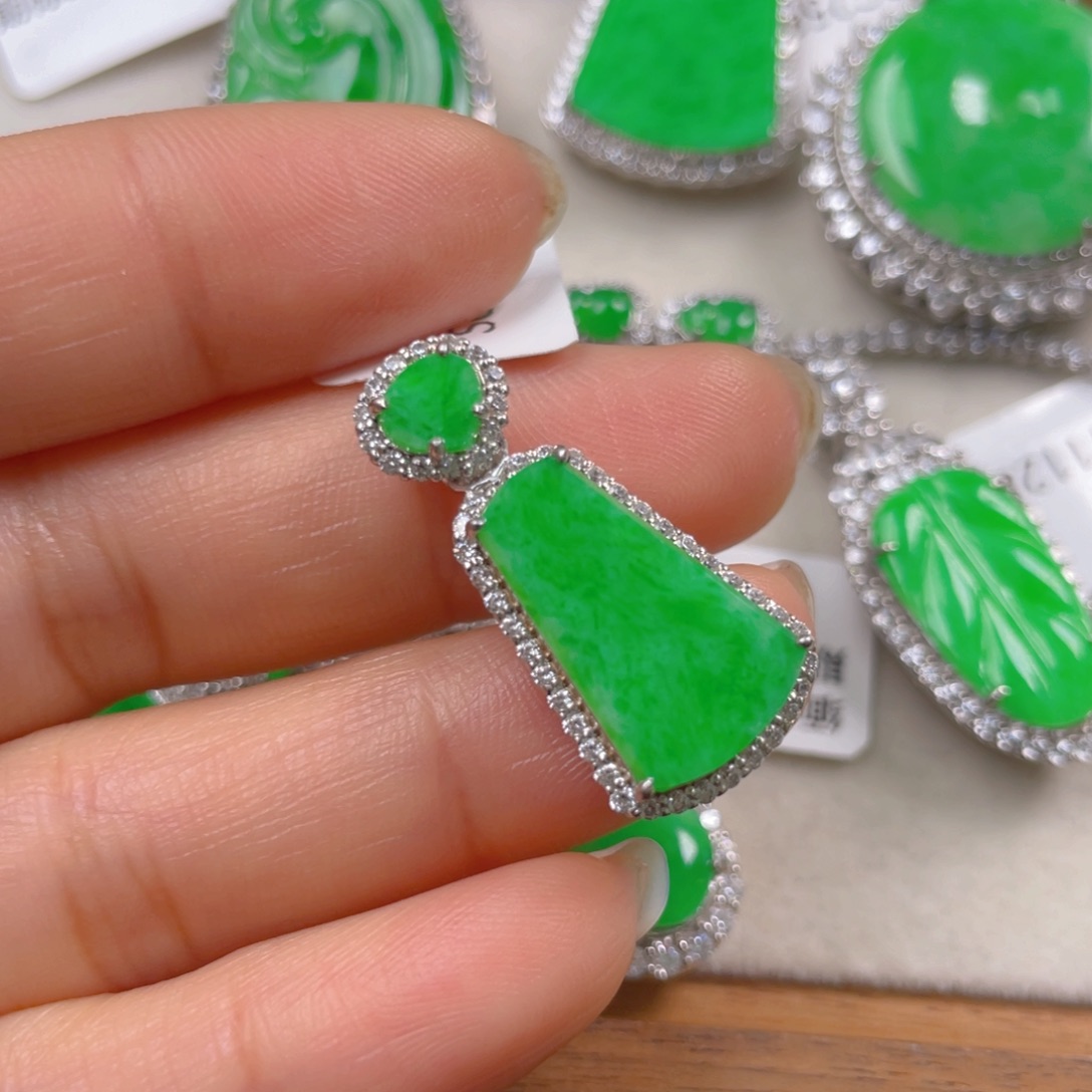 翡翠颈饰银S925镶嵌翡翠