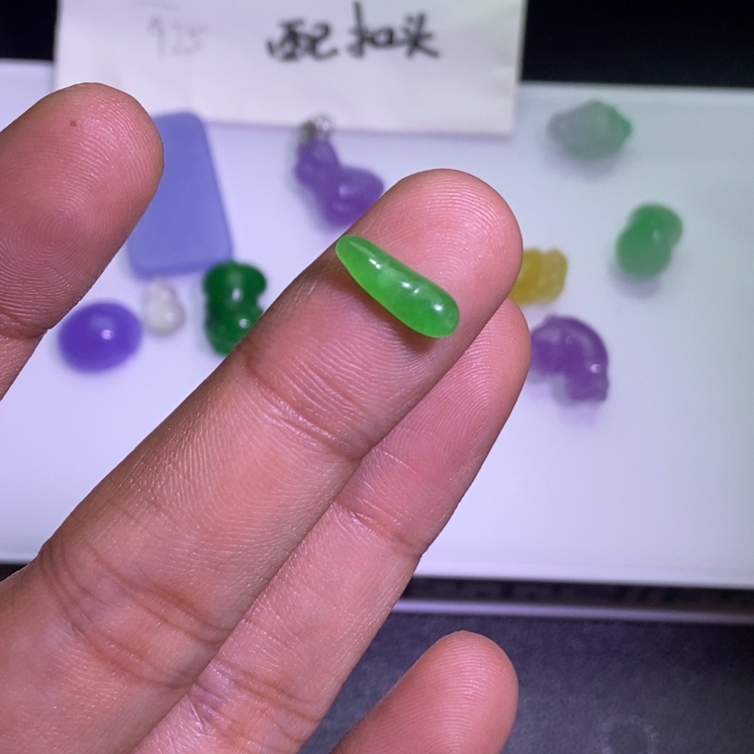 翡翠未镶嵌颈饰吊坠