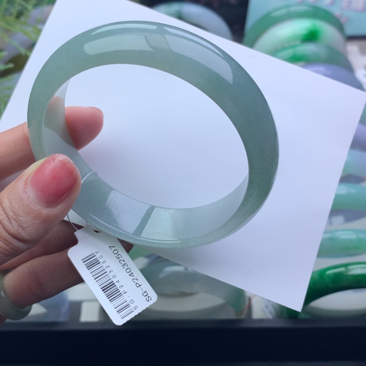 翡翠手镯未镶嵌天然翡翠手镯