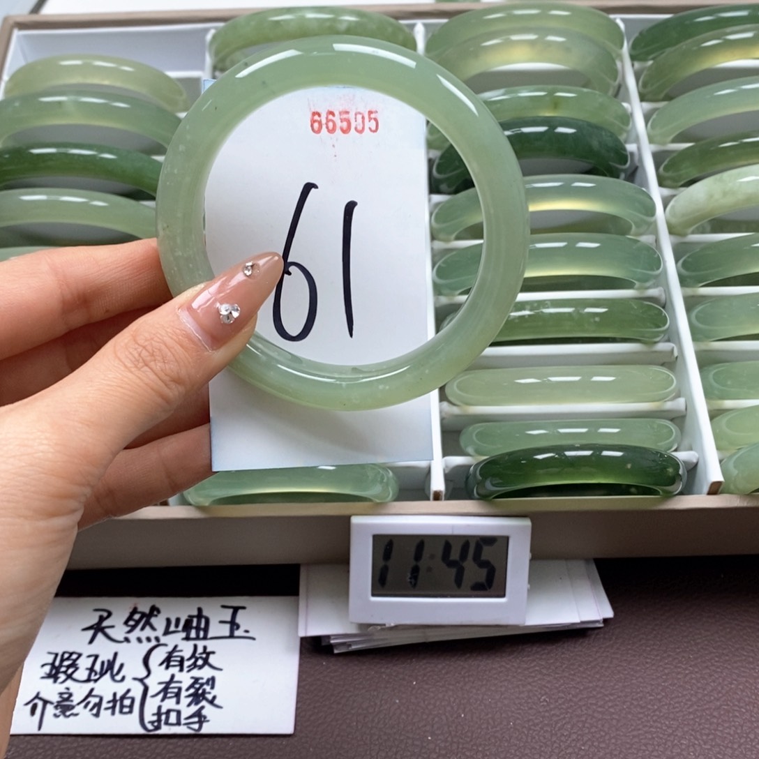 蛇纹石玉手镯未镶嵌