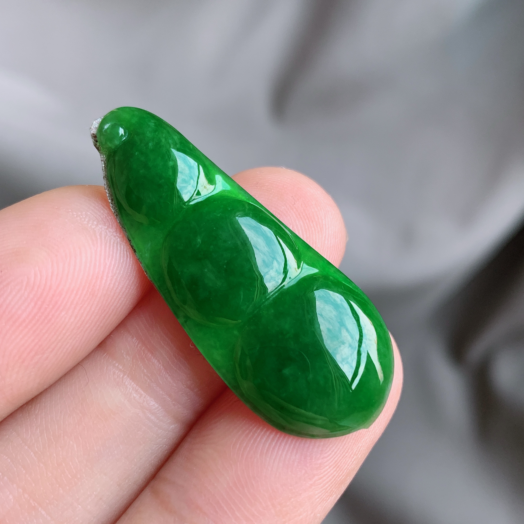 天然a货翡翠满绿四季豆吊坠尺寸为39.5x16x4.3mm绿色女款帝王绿