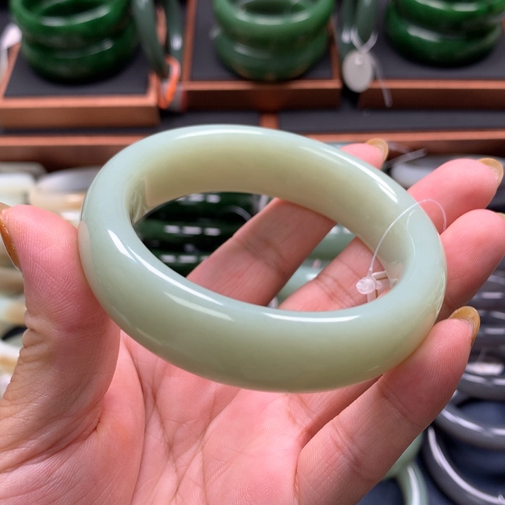 【闪购商品】未镶嵌手镯和田玉
