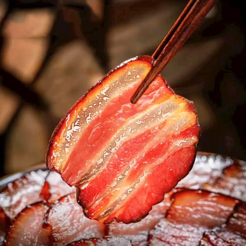 湖南邵阳农村柴火烟熏五花腊肉