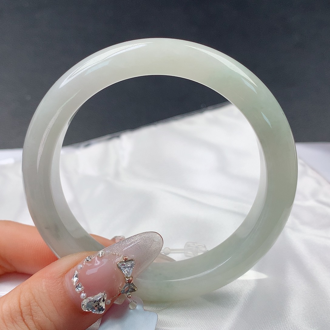 翡翠手镯未镶嵌12正56