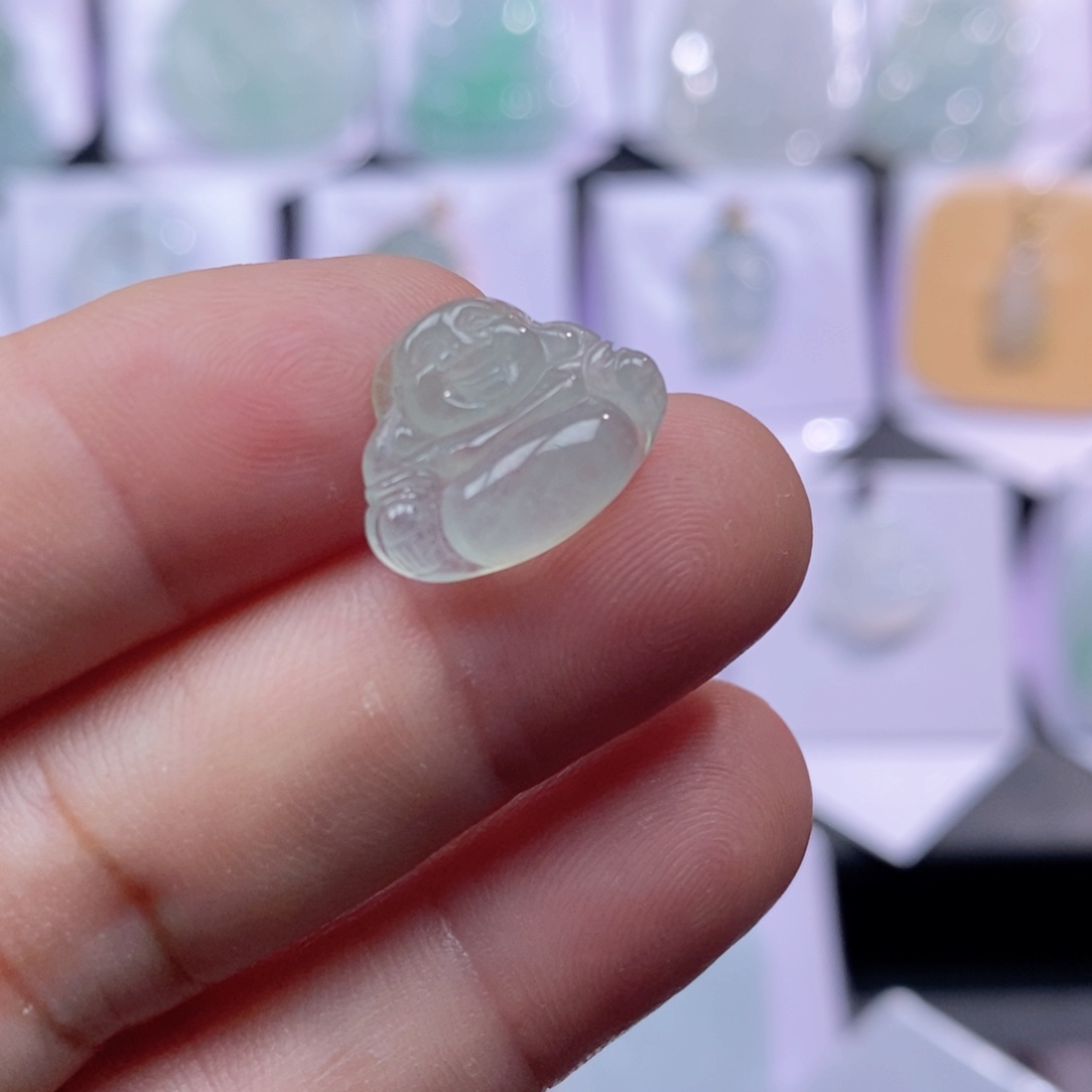 翡翠未镶嵌颈饰佛