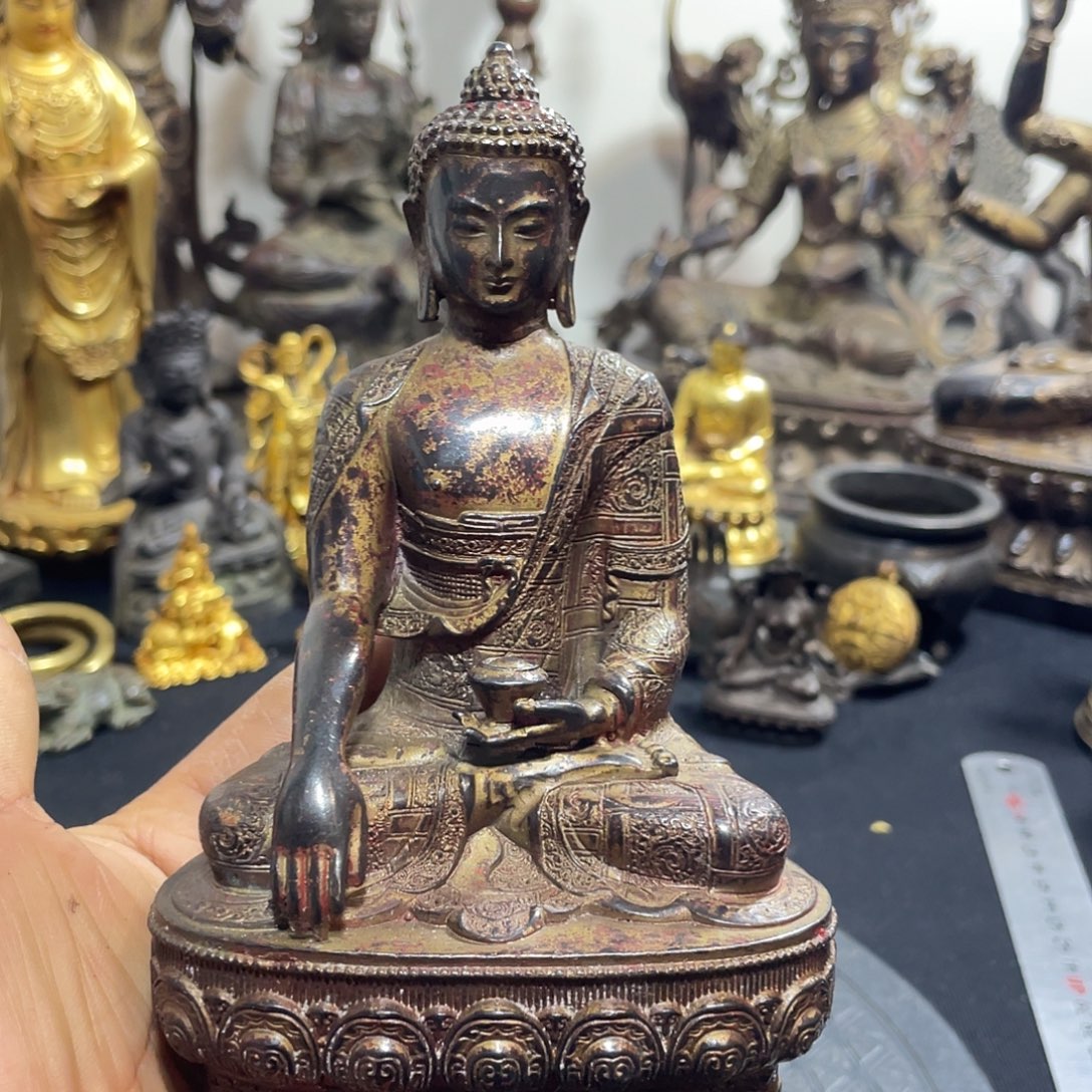 百***先释迦摩尼。         