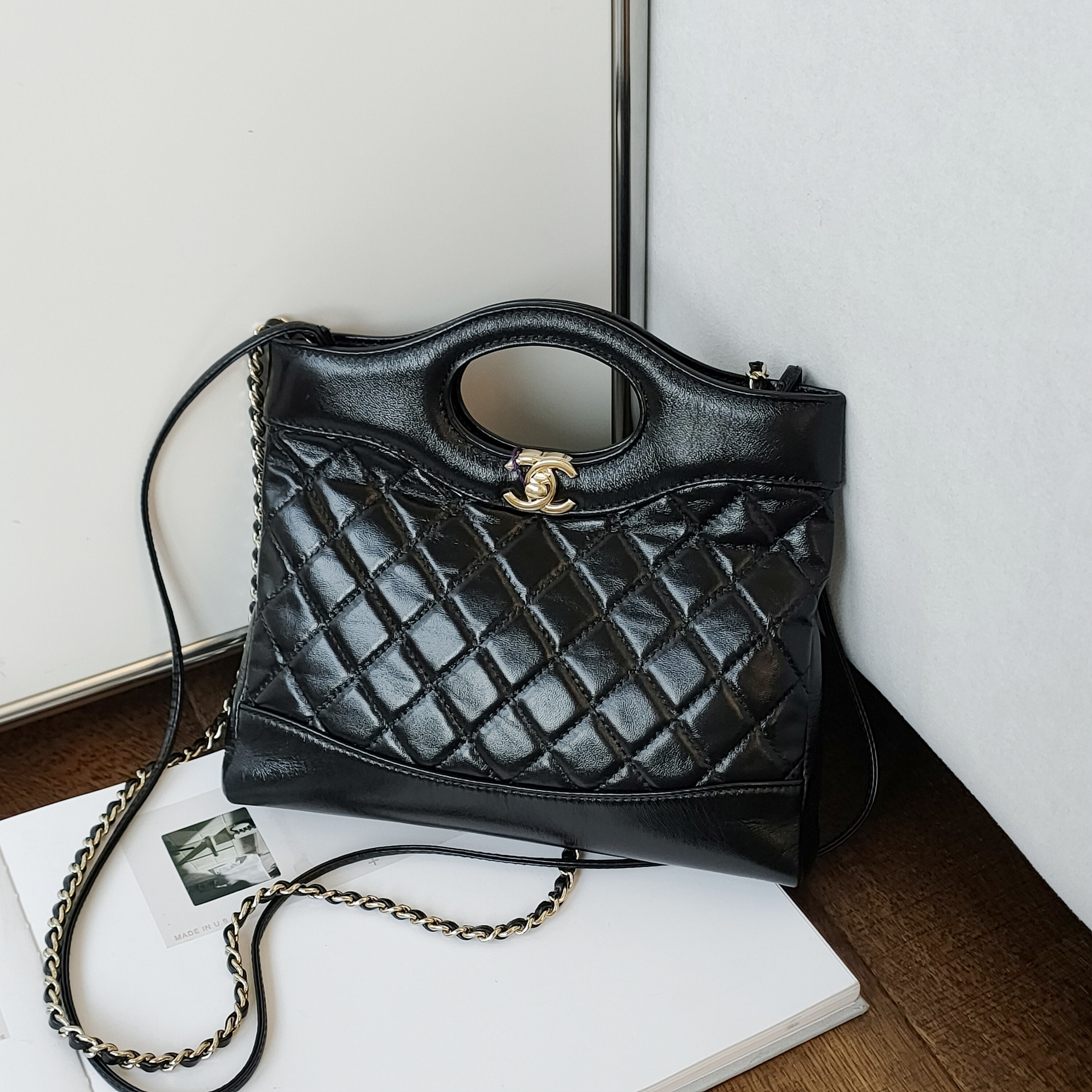 95新 Chanel/香奈儿 Azul-24B黑金羊皮31bagmini斜挎包/49578