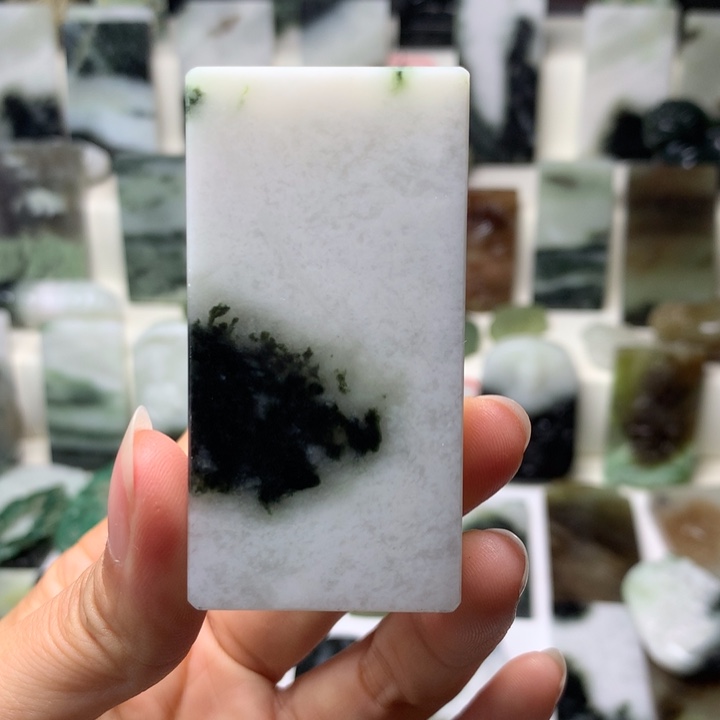 独山玉未镶嵌颈饰