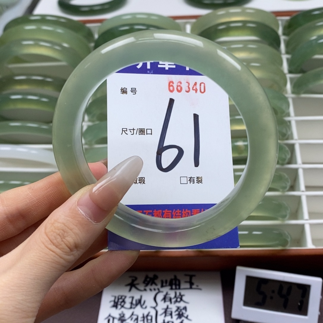 蛇纹石玉手镯未镶嵌