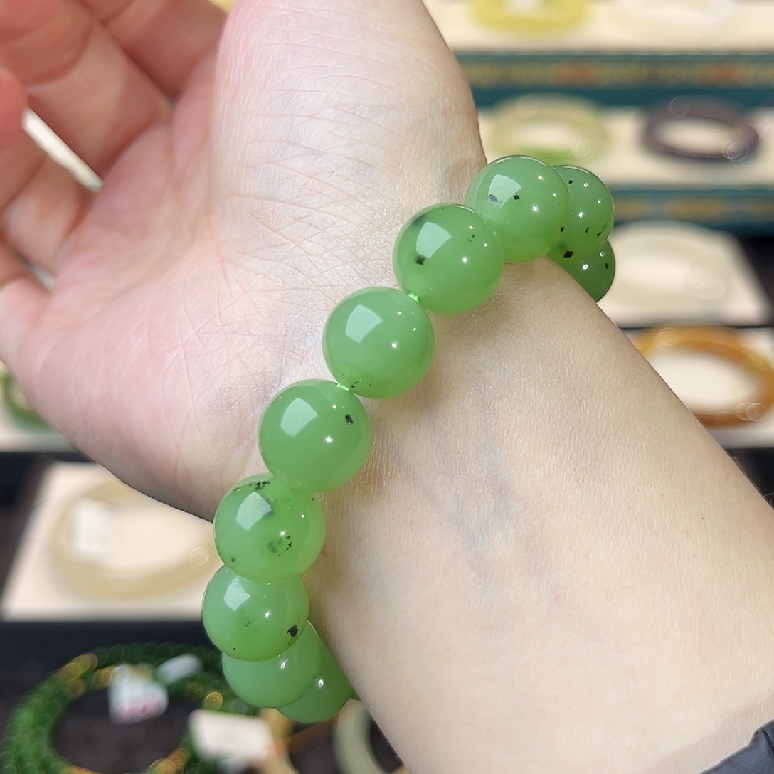 和田玉手镯未镶嵌苹果绿