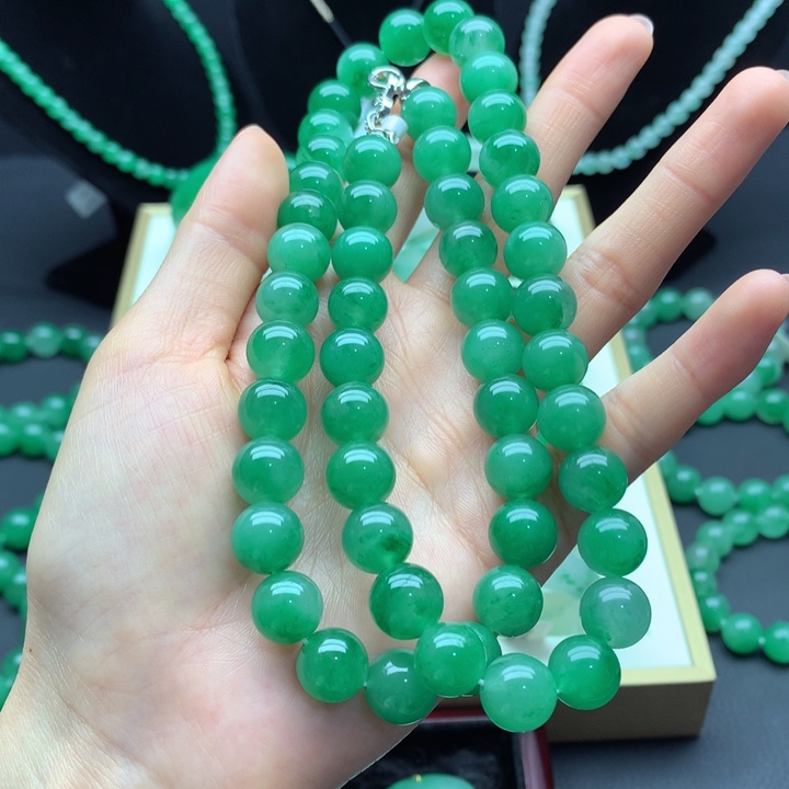石英质玉合金颈饰