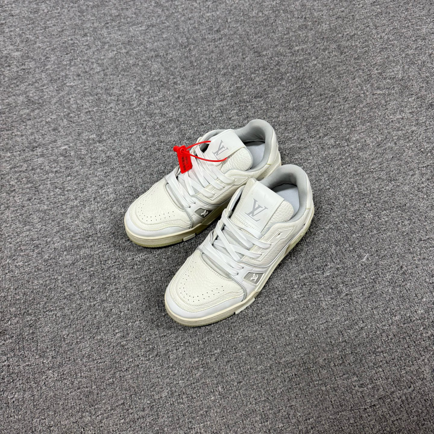 99新 LouisVuitton/路易威登 白色 Trainer 白水泥板鞋 36码