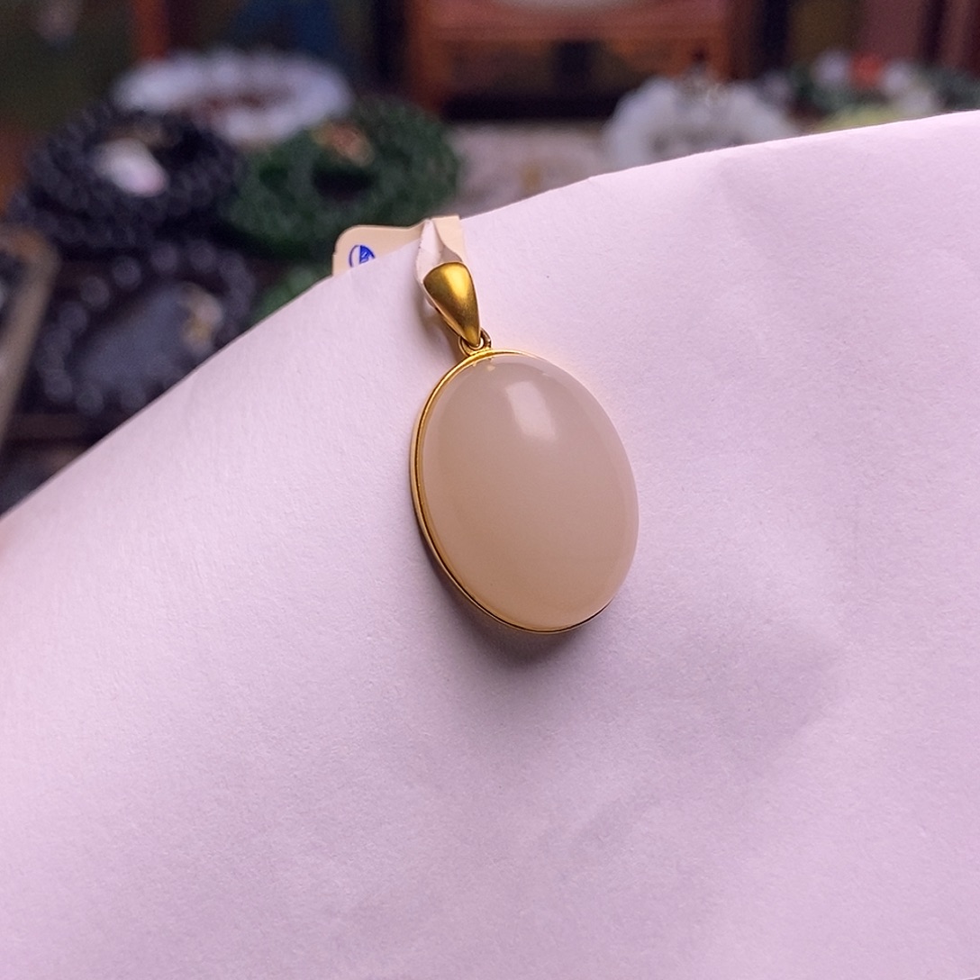 和田玉未镶嵌颈饰藕粉红粉金镶蛋面