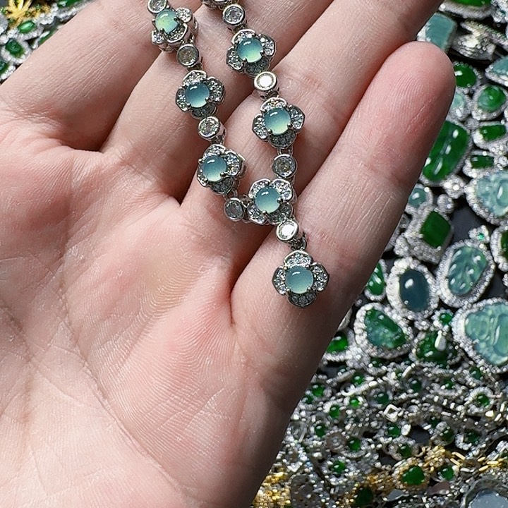 翡翠颈饰未镶嵌天然A货翡翠放漏