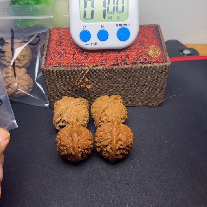 核桃文玩核桃，手拿把件