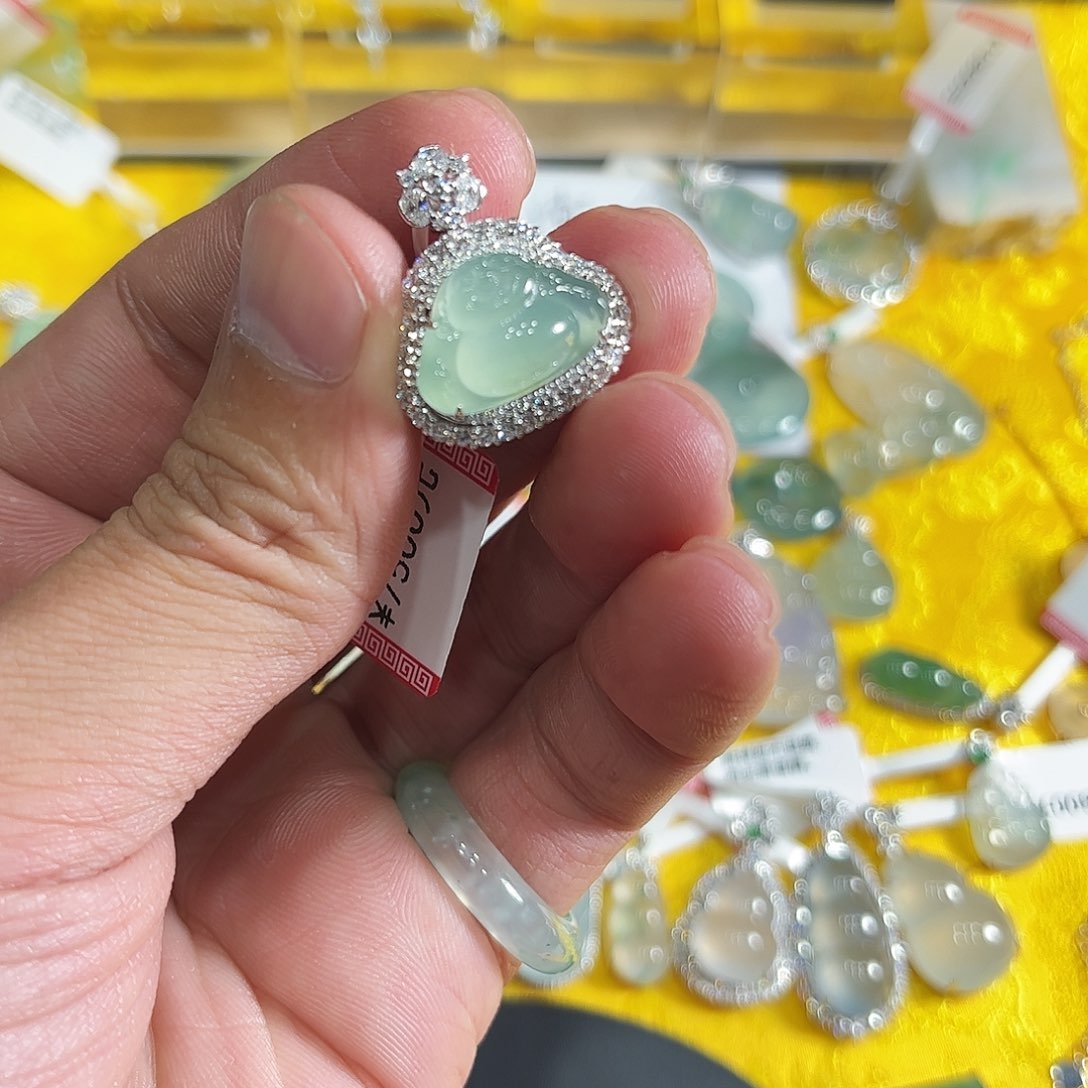 翡翠颈饰18K金镶嵌瑩*