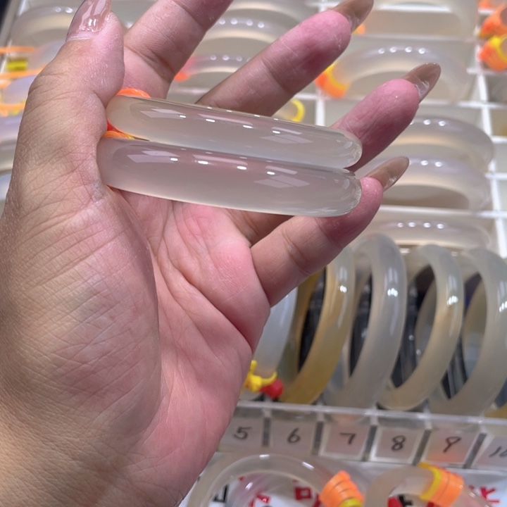 初***雨玛瑙/玉髓未镶嵌手镯