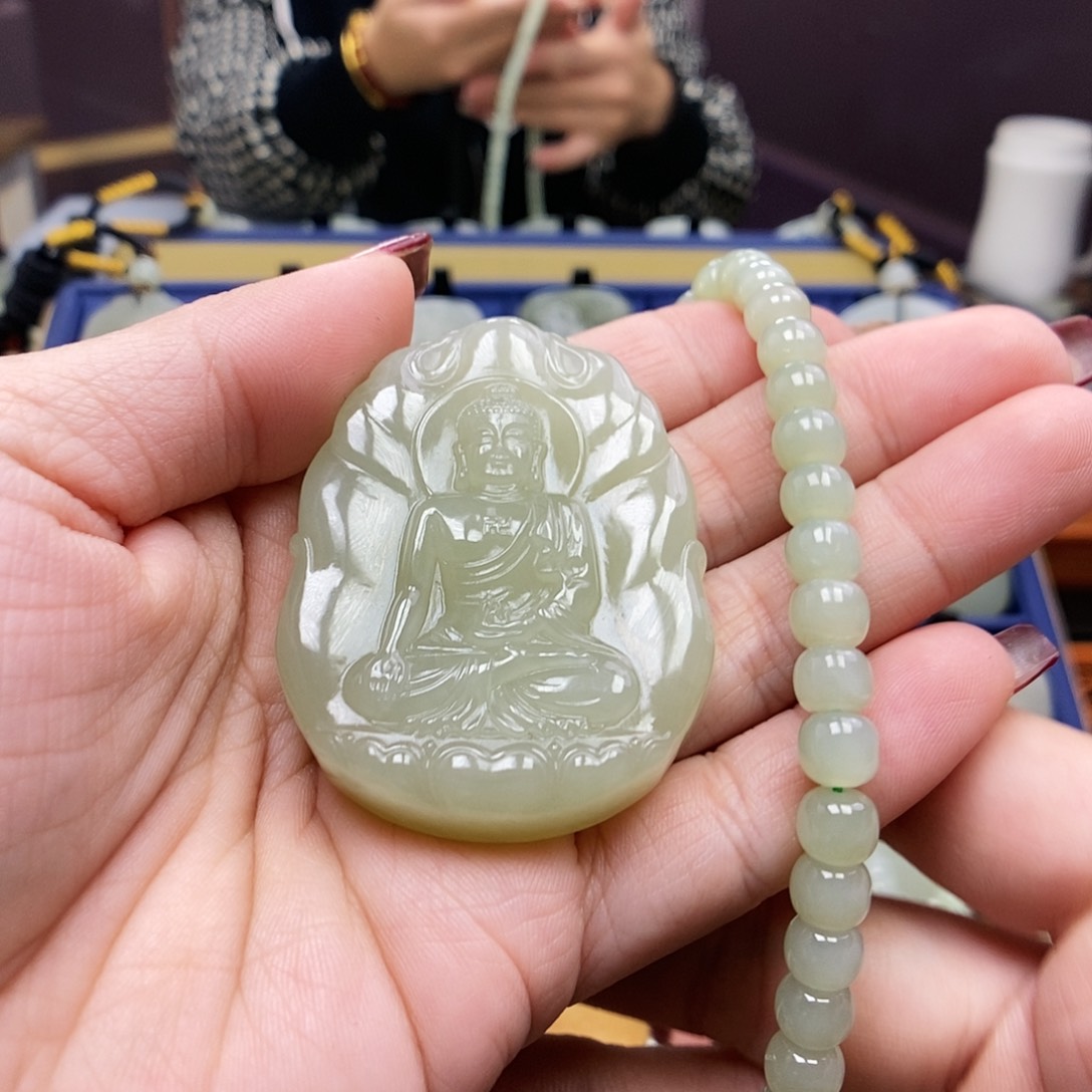 和田玉颈饰未镶嵌专****毒