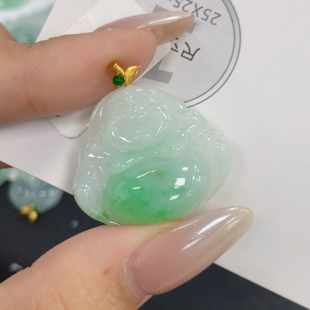 颈饰18K金镶嵌翡翠