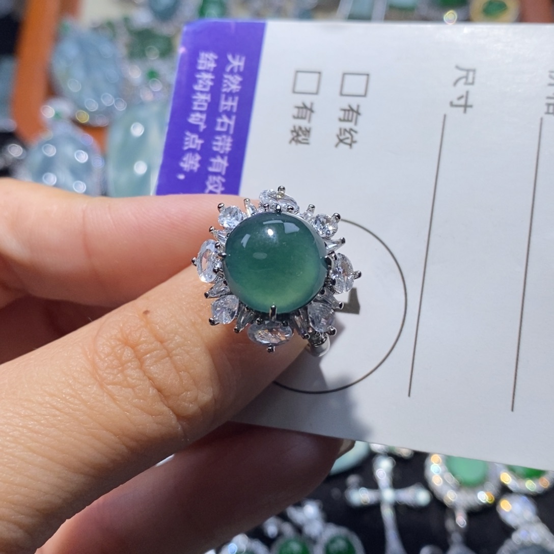 K***.翡翠未镶嵌颈饰翡翠