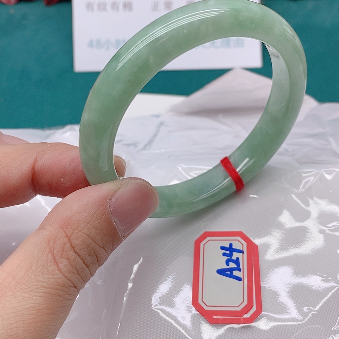 翡翠手镯未镶嵌迦*逻A244444444