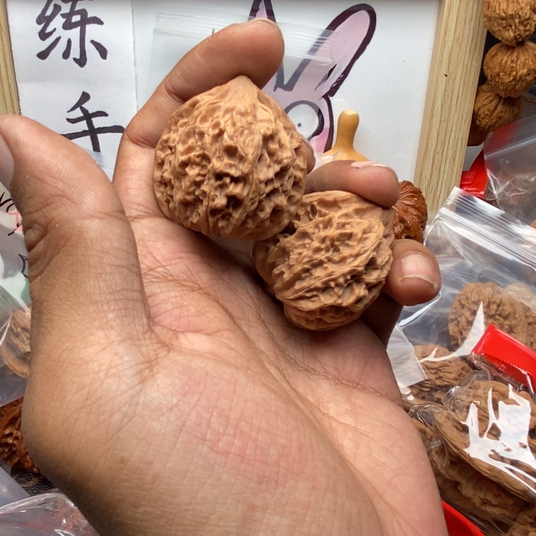 文玩核桃吊坠灯笼核桃