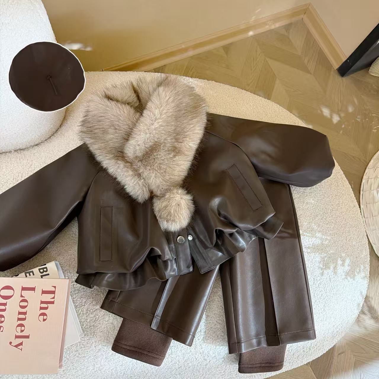 女童加绒冬季2025新款洋气儿童韩版呢子加厚女孩冬款两件套