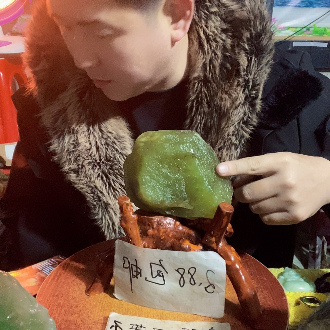 蛇纹石玉未镶嵌珠宝奇石