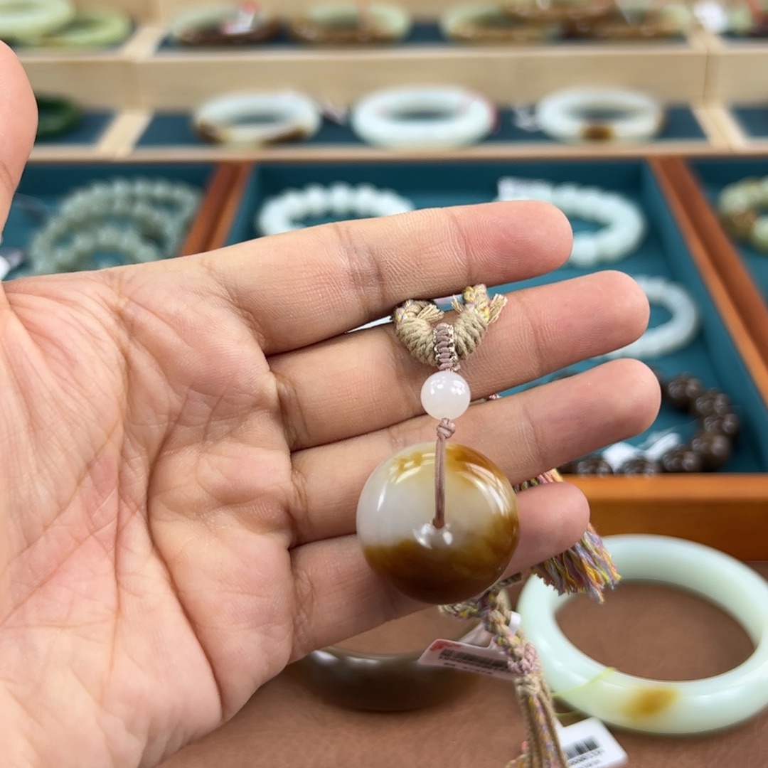 和田玉未镶嵌吊坠(赠链)