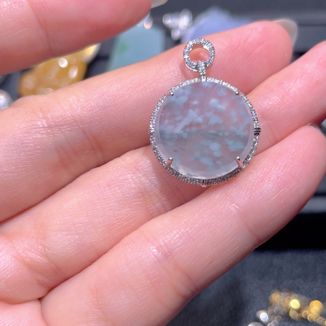 颈饰18K金镶嵌翡翠翡翠