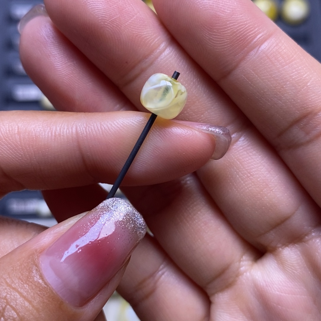 蜜蜡未镶嵌珠宝奇石金白溶洞妖花老型8.2*7.2mm（微瑕）