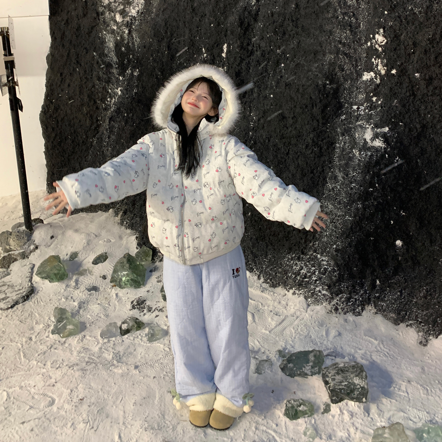 可爱卡通棉服女2025冬季新款毛领连帽短款棉袄棉衣小个子加厚外套