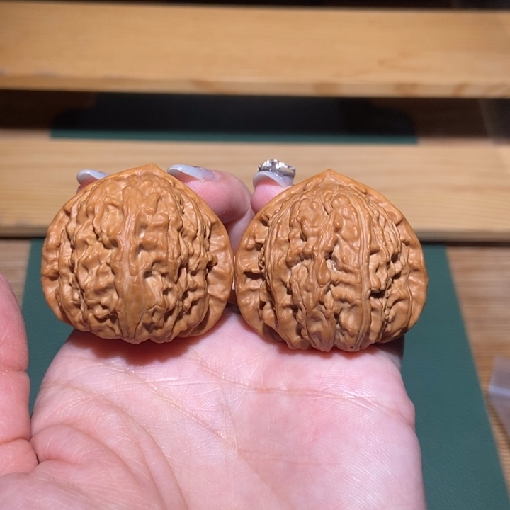 文玩核桃吊坠三角白