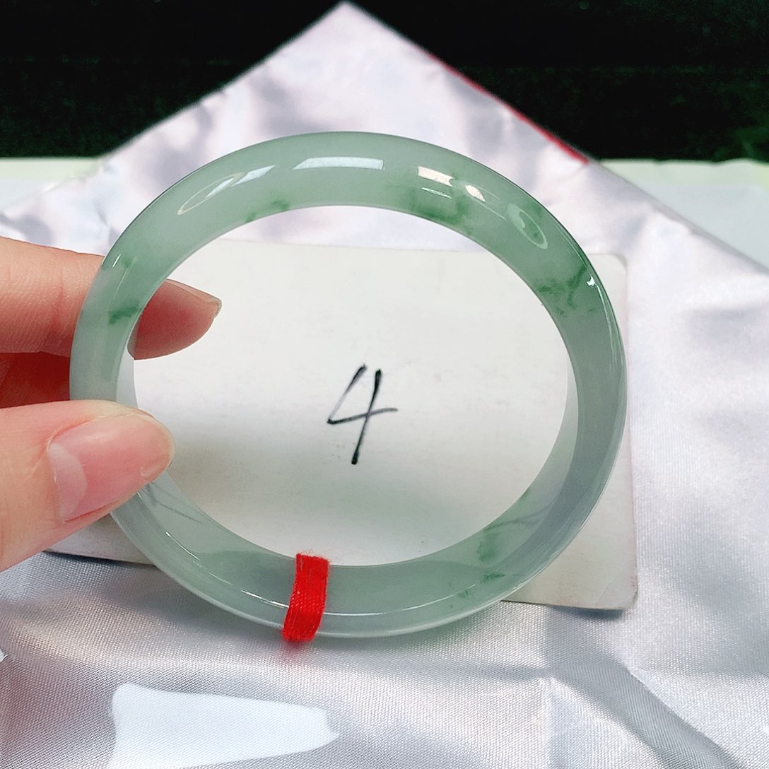 翡翠手镯未镶嵌翡翠手镯未镶嵌