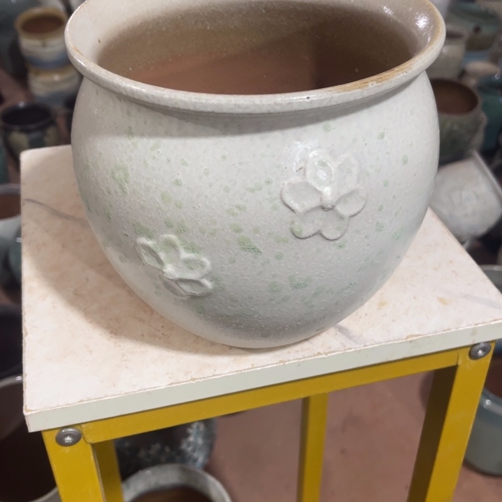 紫砂花盆口径20高度18一只小瑕疵