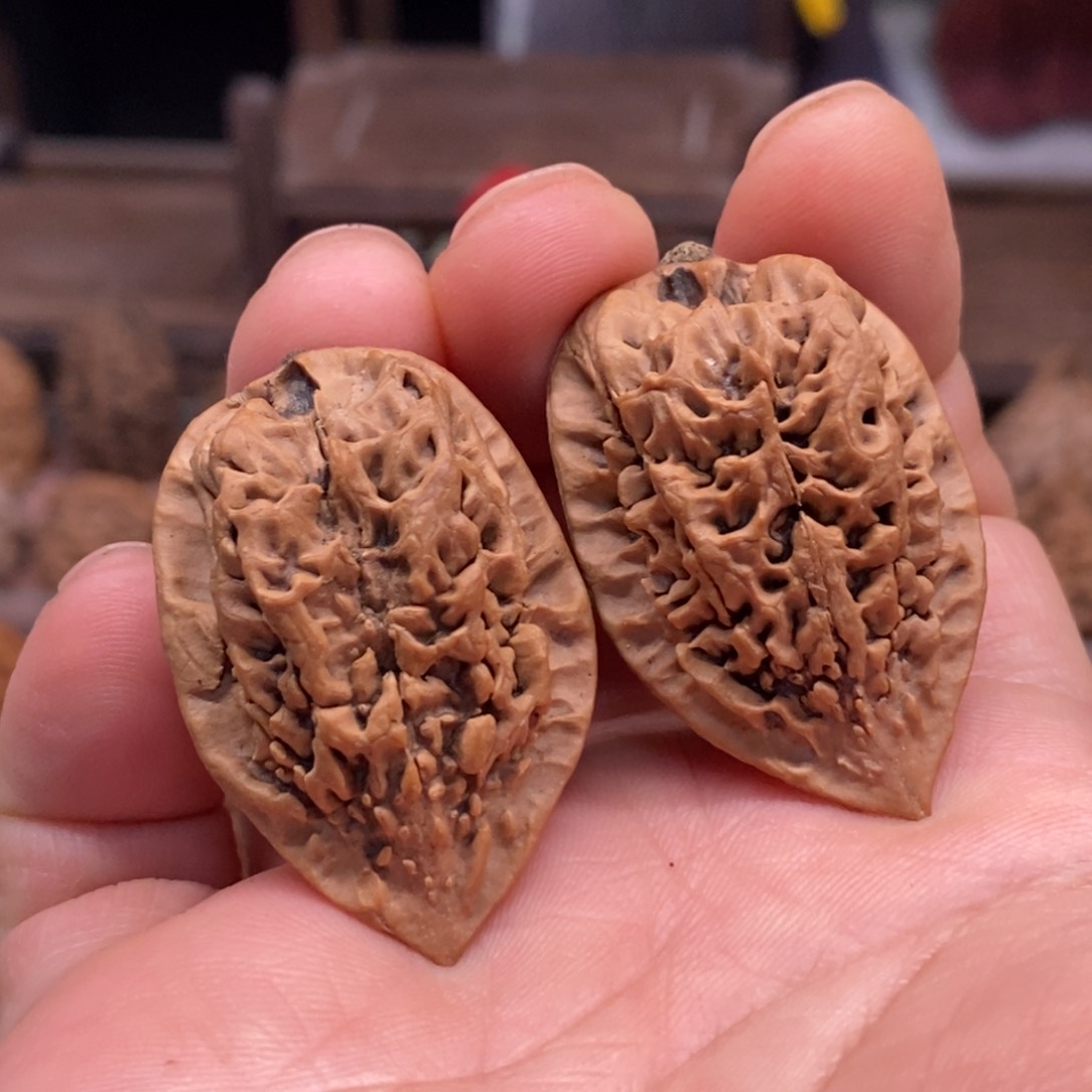 文玩核桃把件绣花鞋