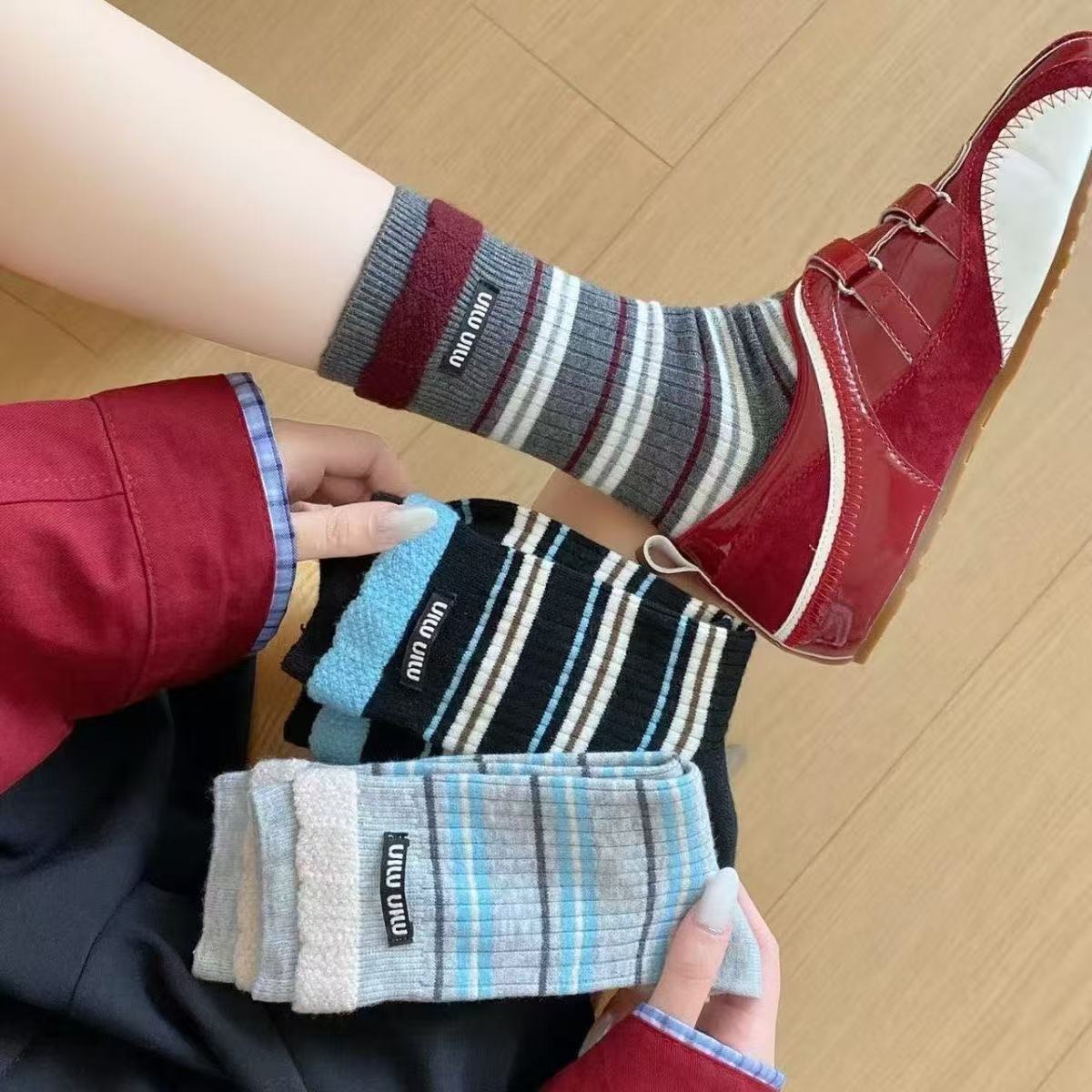 秋冬新款韩系ins双针暖绒条纹ins布标潮袜子百搭保暖加厚女堆堆袜