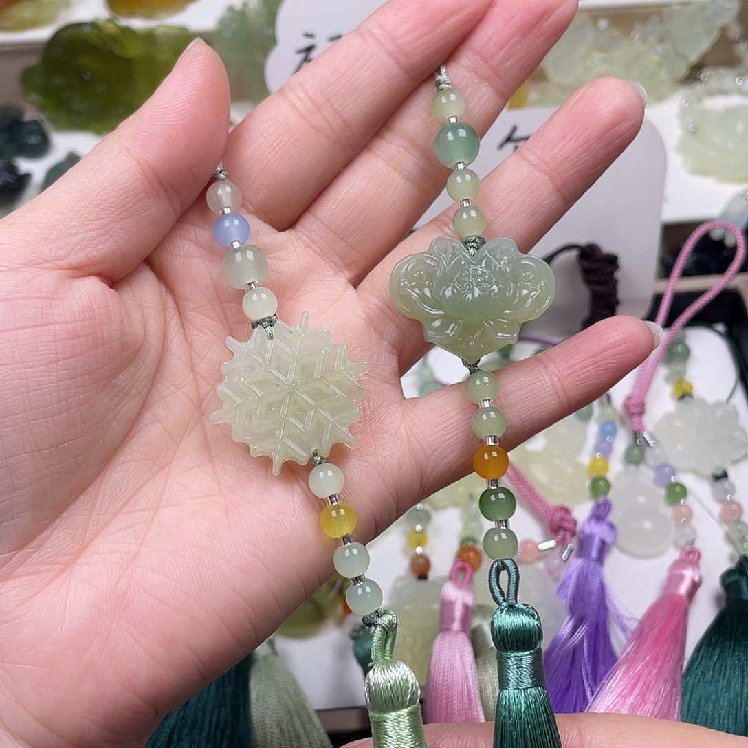 蛇纹石玉未镶嵌颈饰