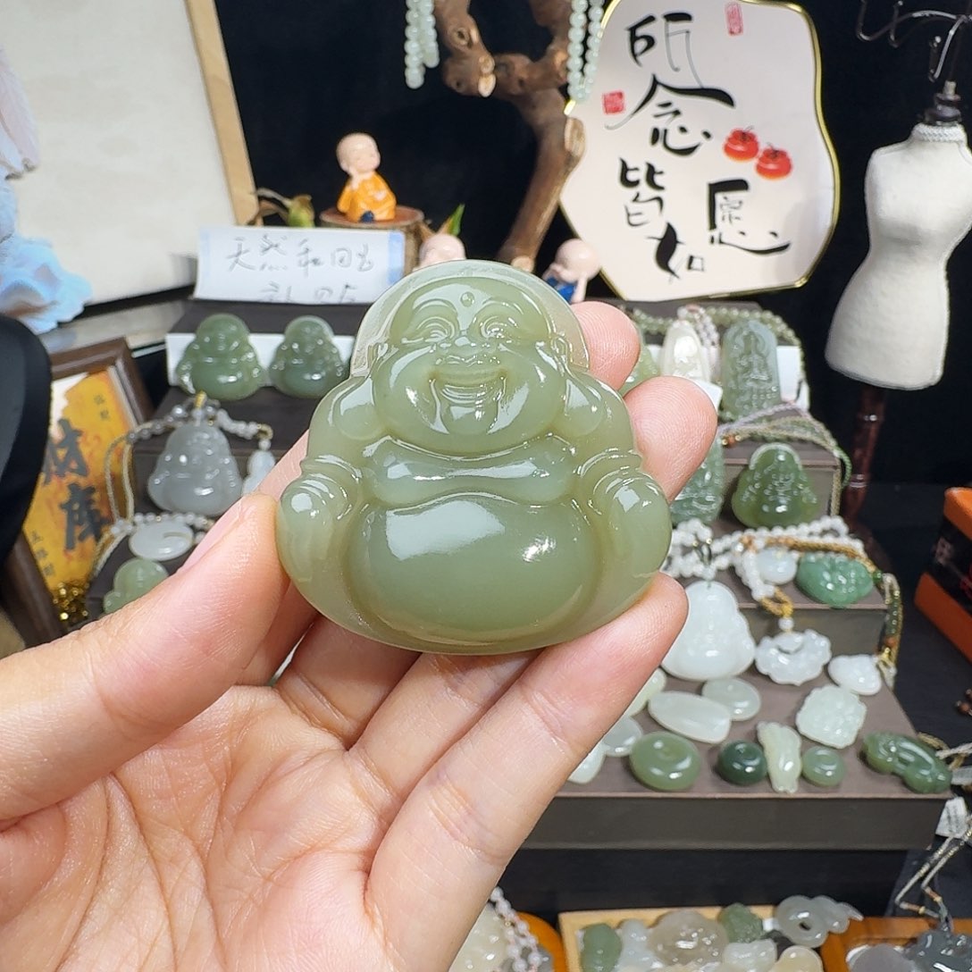 阿***秀和田玉未镶嵌颈饰