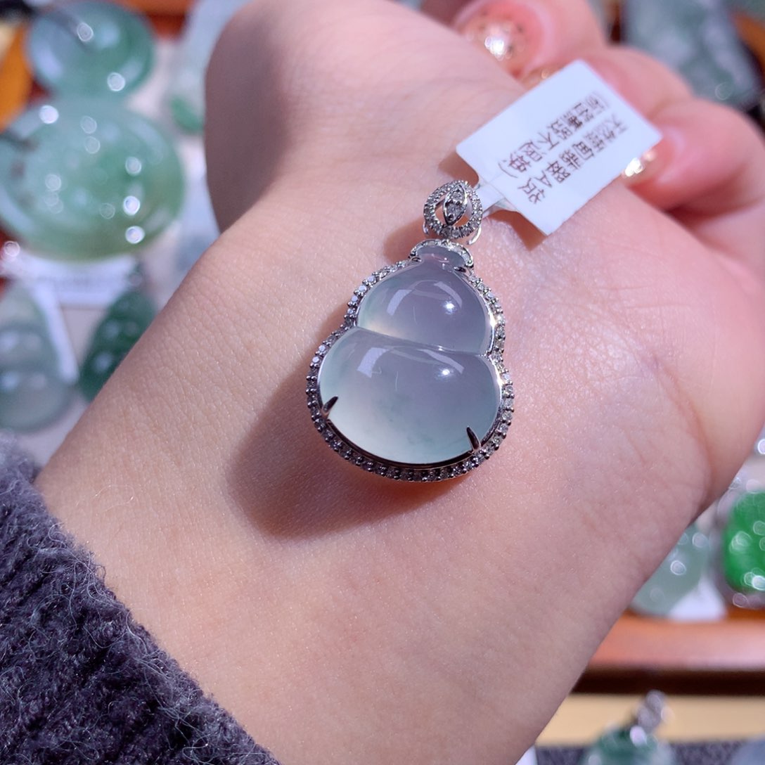 翡翠颈饰18K金镶嵌冰葫芦