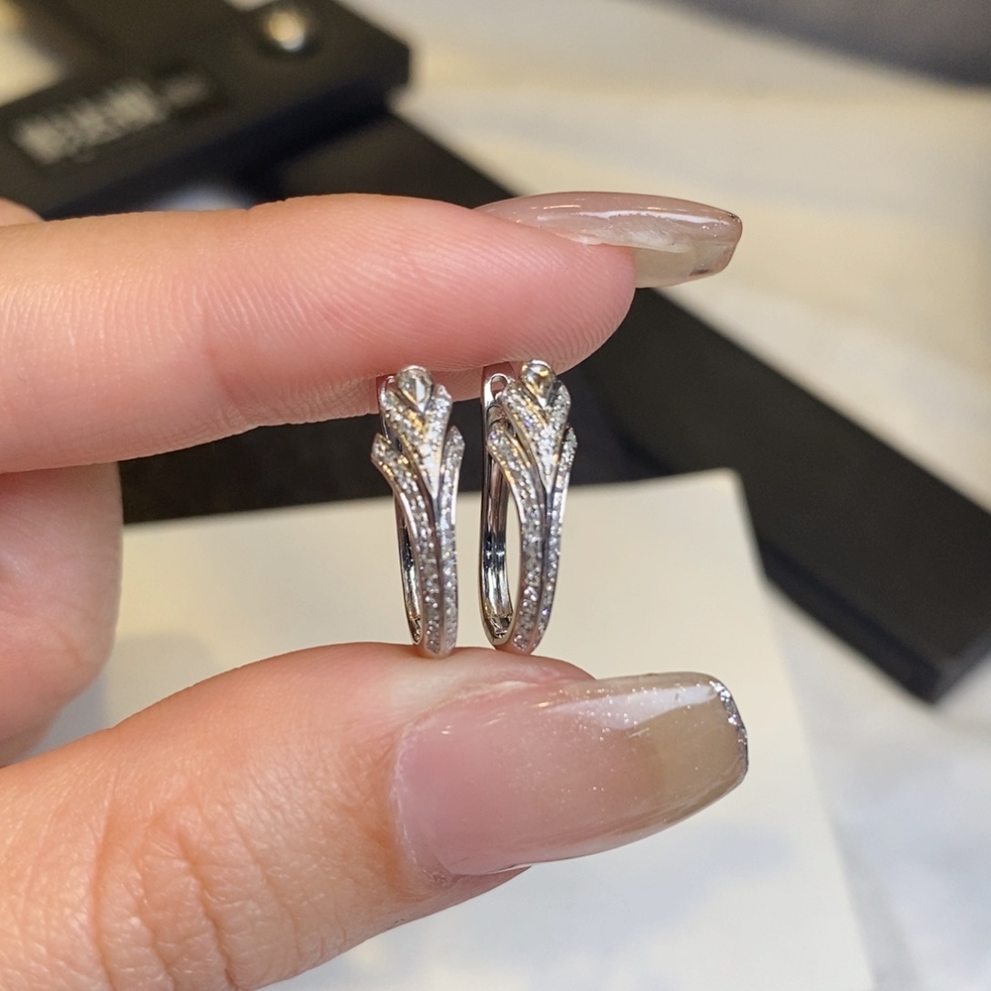 钻石耳饰18K金镶嵌设计款耳扣