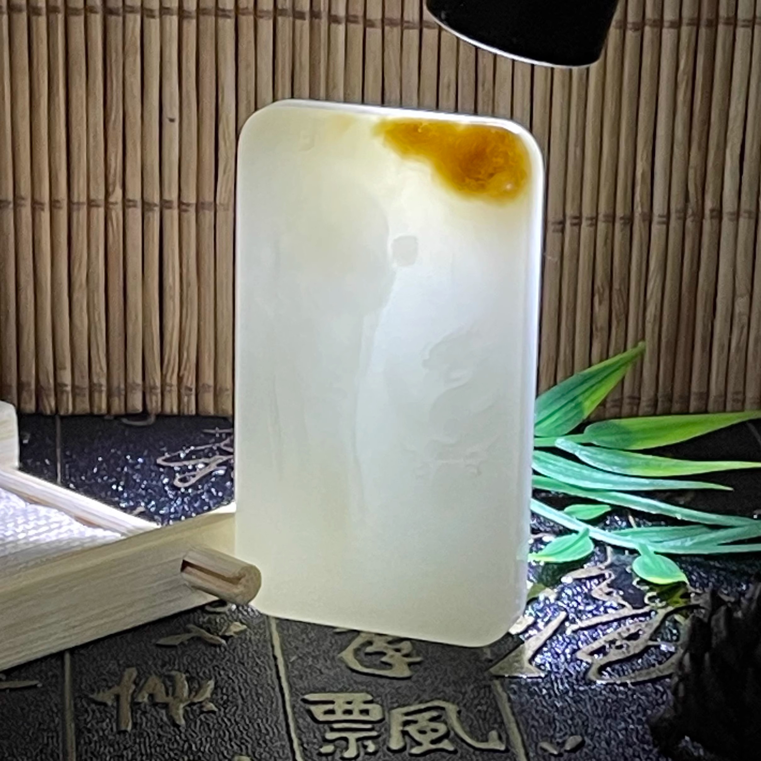 新疆和田玉且末糖关公牌子 纯天然糖白玉 吊坠男款玉质细腻