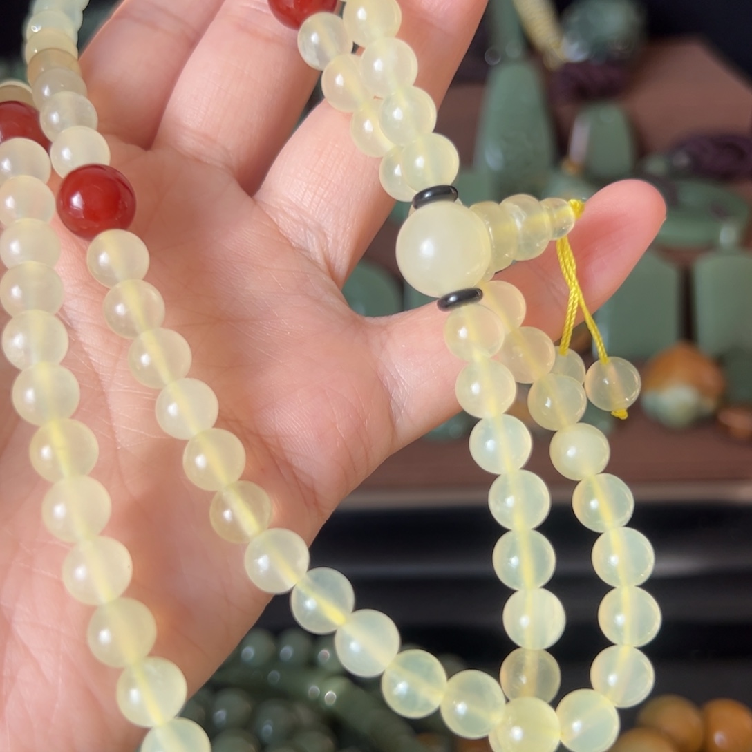 蛇纹石玉未镶嵌颈饰