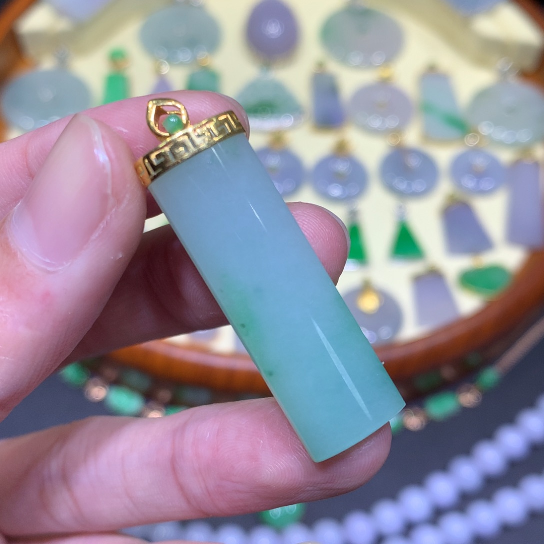 翡翠吊坠(不含链)18K金镶嵌