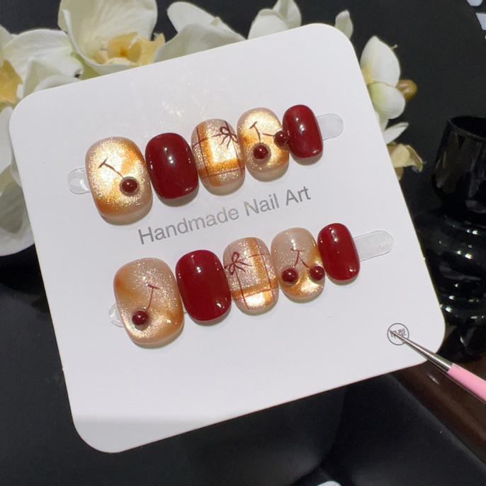 【红樱桃】秋冬格纹立体樱桃金色琥珀猫眼显白穿戴甲