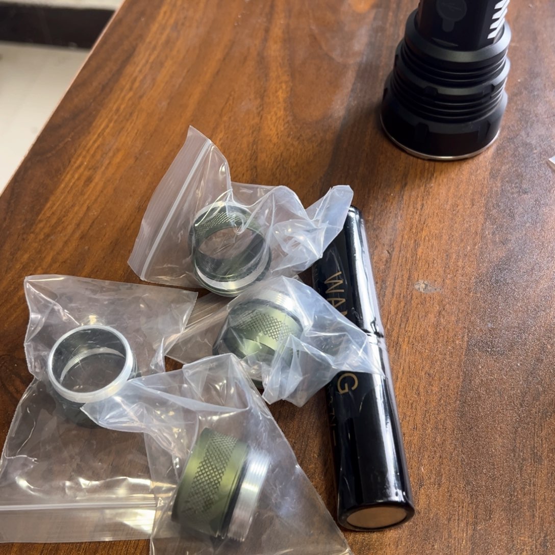 A8 A9强光照射手电筒套餐